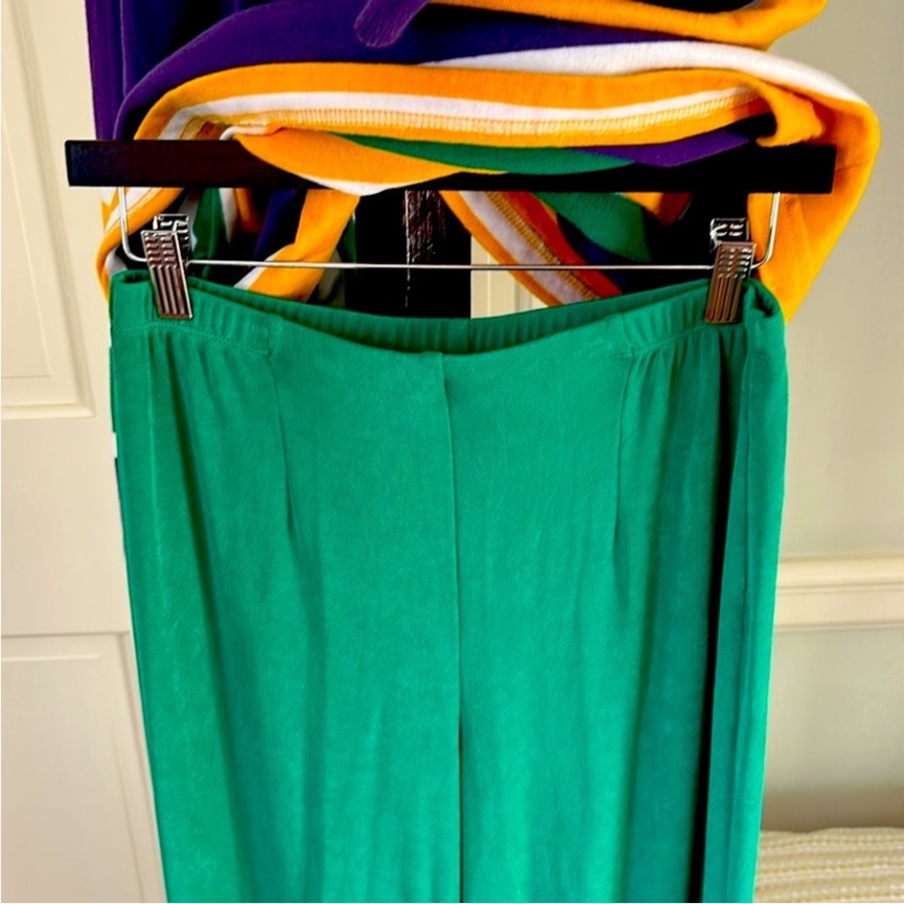 Travelers Green Pants Size Medium St. Patrick’s Day Kelly Green Wrinkle Reistant - Picture 8 of 13